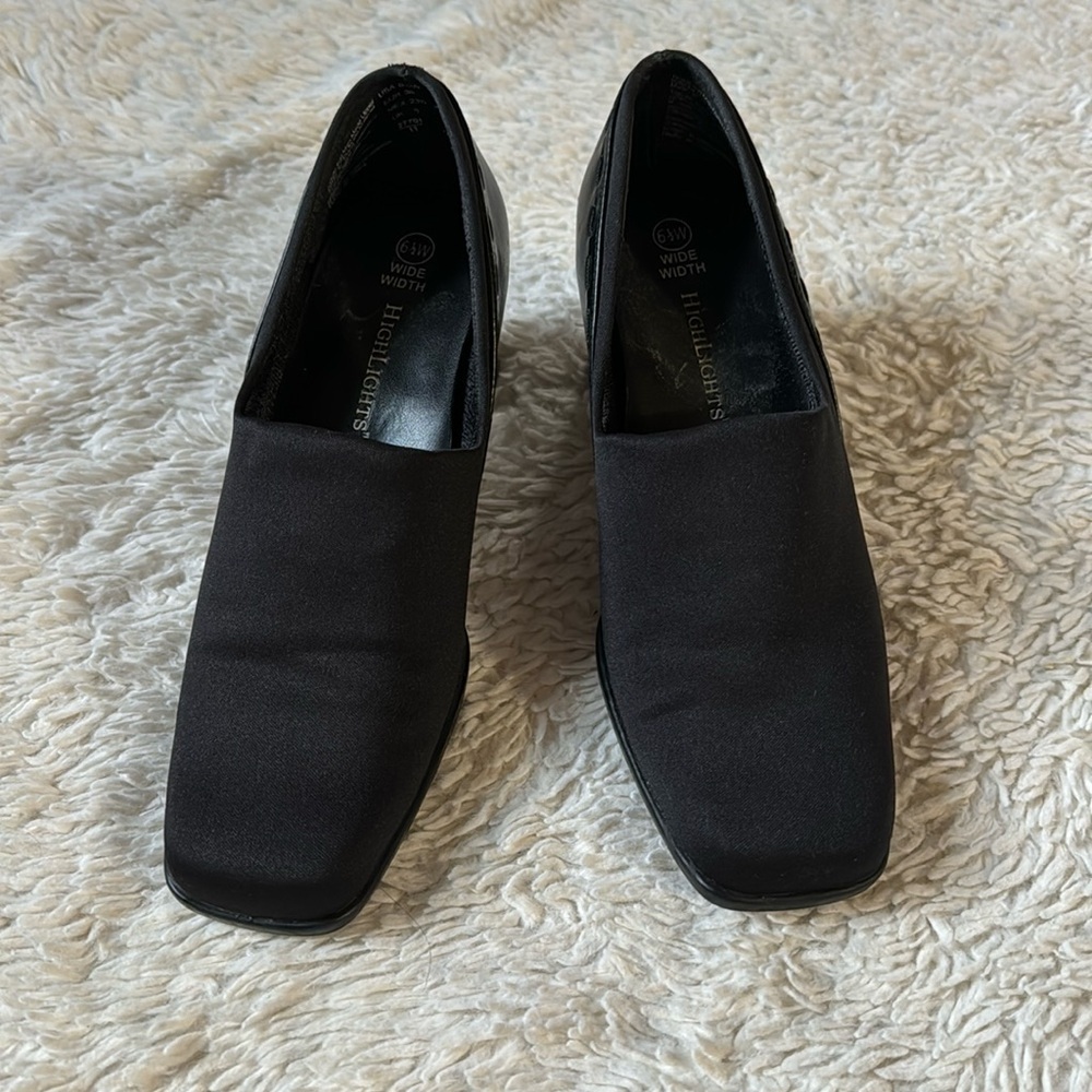 Highlights Women's 6.5 M Black Shoe wide width